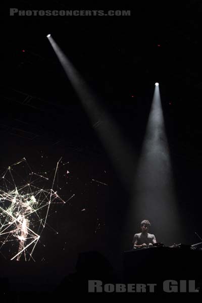 JON HOPKINS - 2014-06-05 - PARIS - Espace Charlie Parker - Grande Halle - Jonathan Julian Hopkins